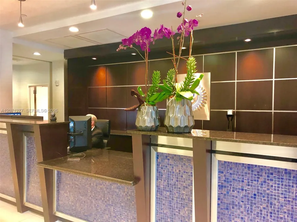 1800 Bayshore Dr #814 Miami, FL 33132