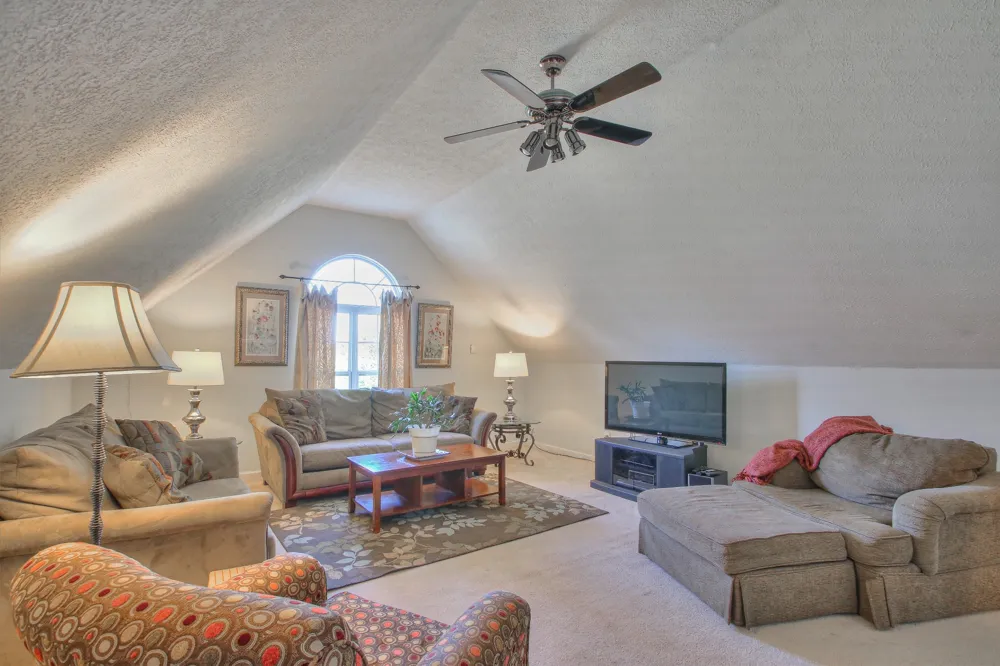 933 Lakeview Ct Gallatin, TN 37066