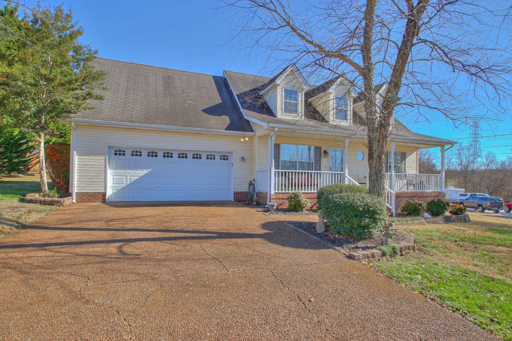 933 Lakeview Ct Gallatin, TN 37066