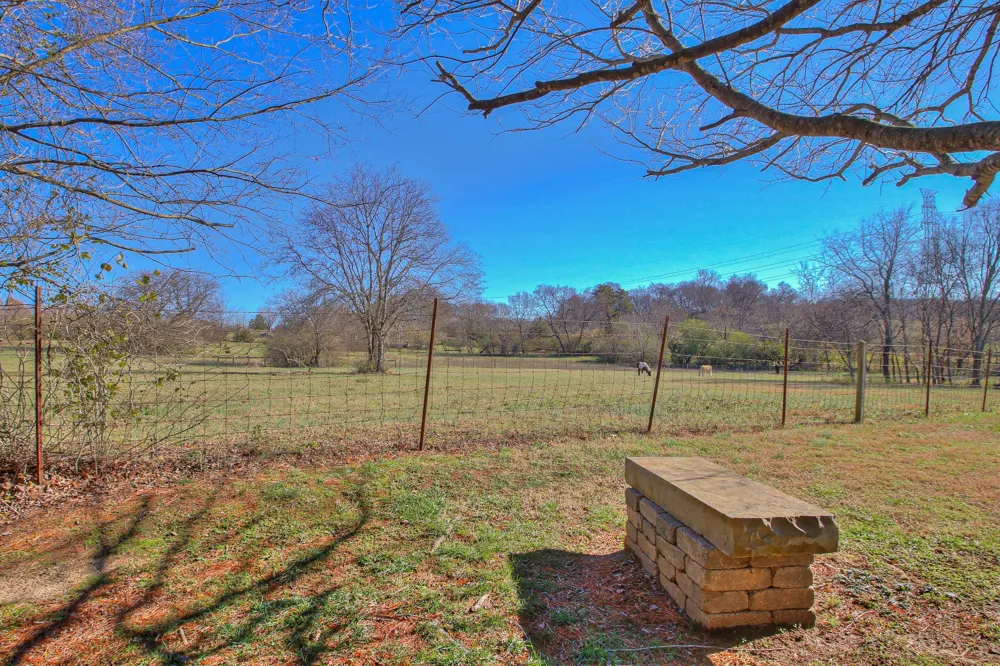 933 Lakeview Ct Gallatin, TN 37066