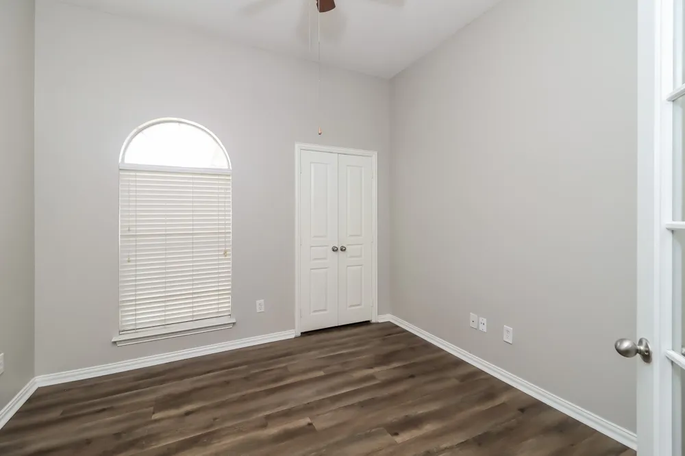 911 Joshua Drive Burleson, TX 76028