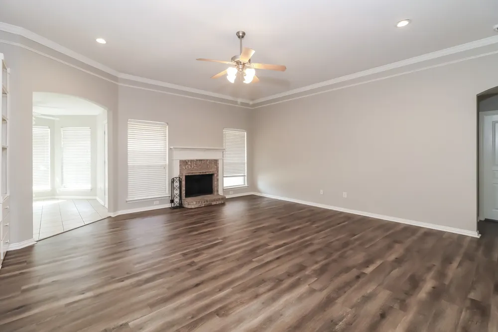 911 Joshua Drive Burleson, TX 76028