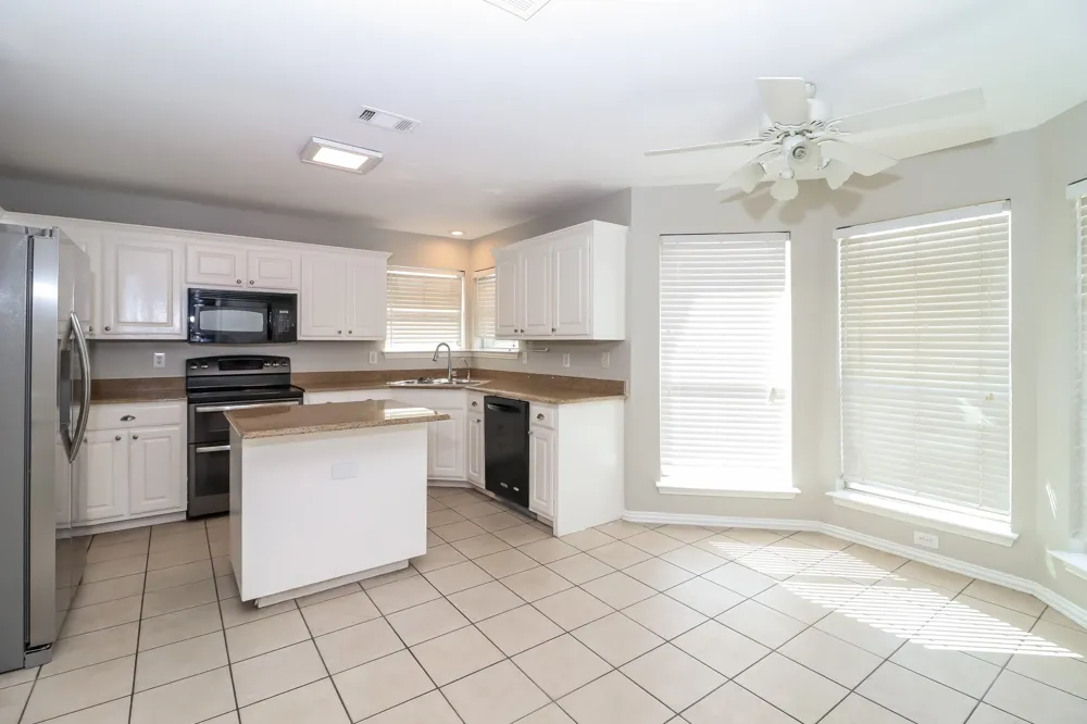 911 Joshua Drive Burleson, TX 76028