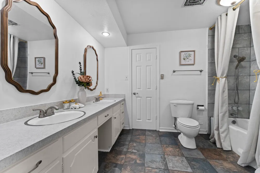 1807 Holm Oak Street Arlington, TX 76012