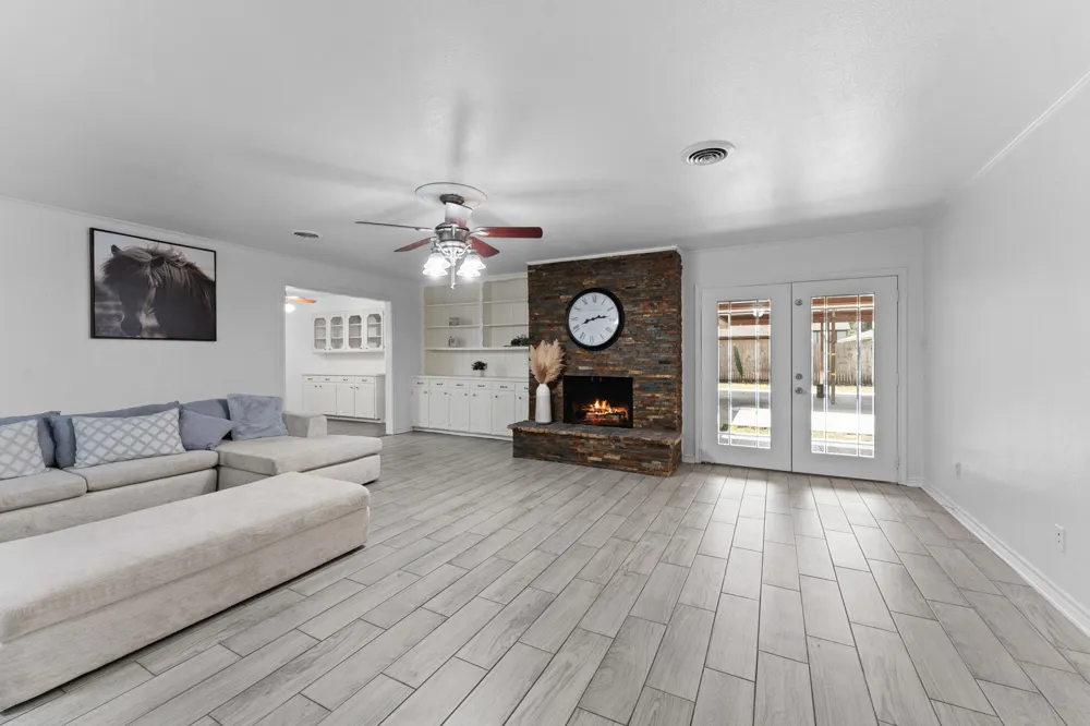 1807 Holm Oak Street Arlington, TX 76012
