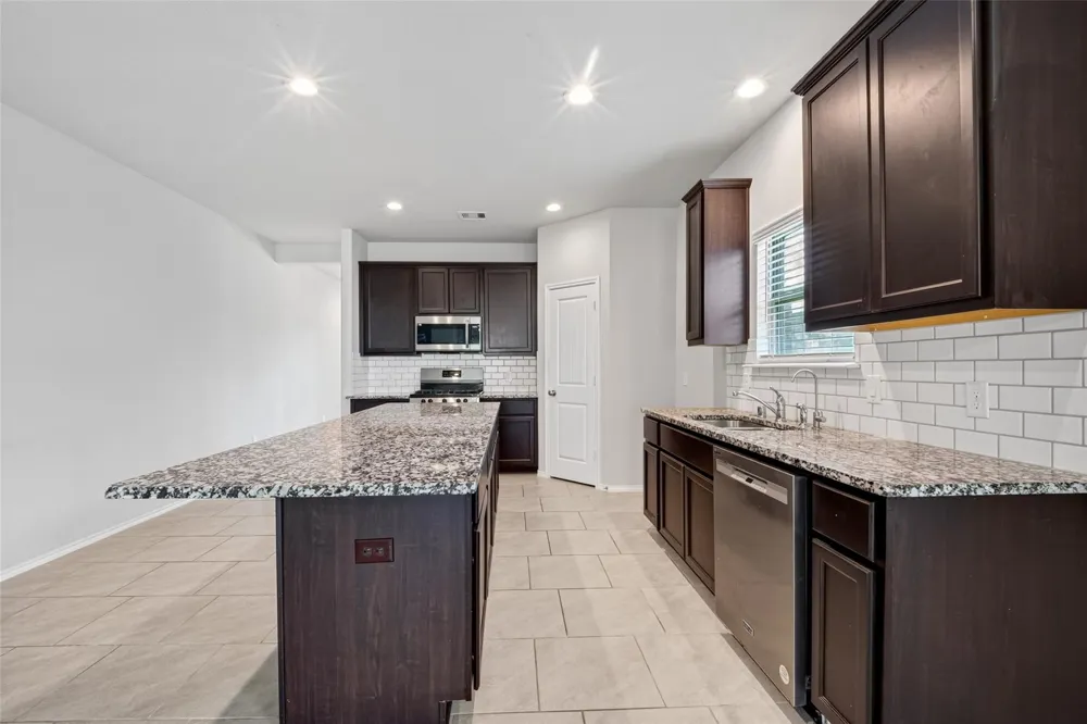 8126 Oakleaf Meadow Court Rosharon, TX 77583
