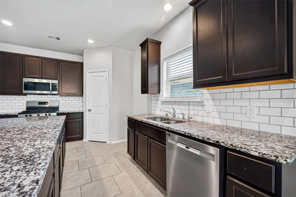 8126 Oakleaf Meadow Court Rosharon, TX 77583