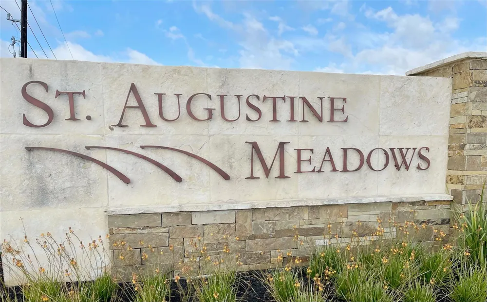 12107 St Augustine Drive Mont Belvieu, TX 77535