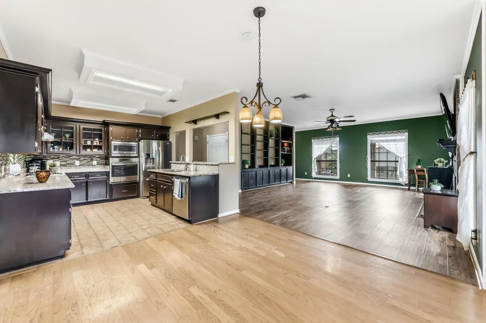 1623 Green Briar Drive Huntsville, TX 77340