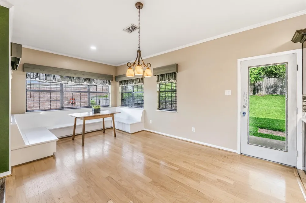 1623 Green Briar Drive Huntsville, TX 77340