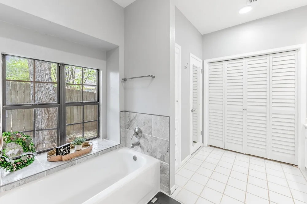 1623 Green Briar Drive Huntsville, TX 77340