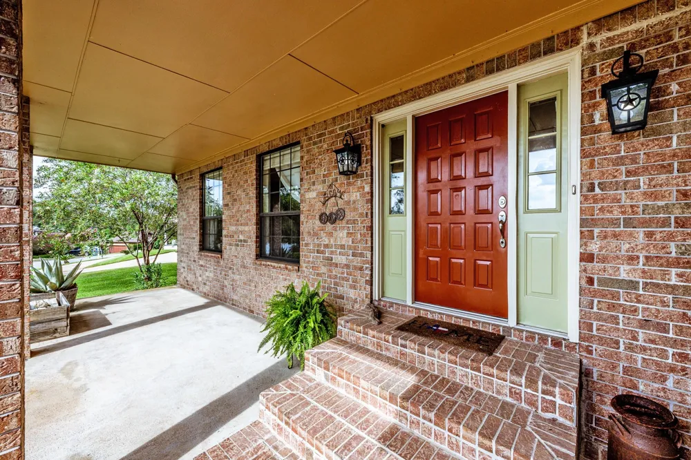 1623 Green Briar Drive Huntsville, TX 77340