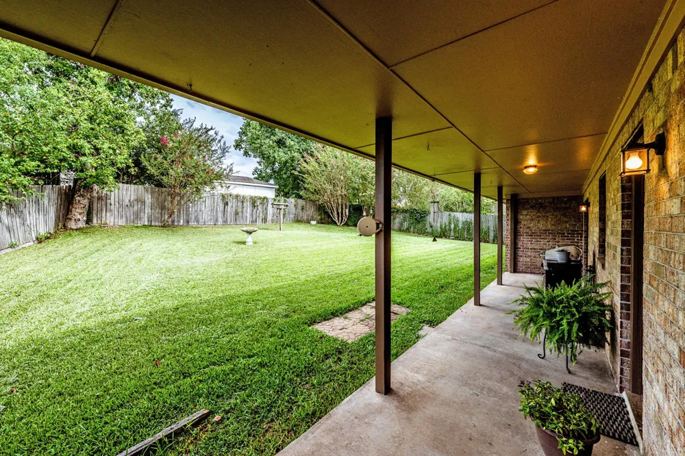 1623 Green Briar Drive Huntsville, TX 77340