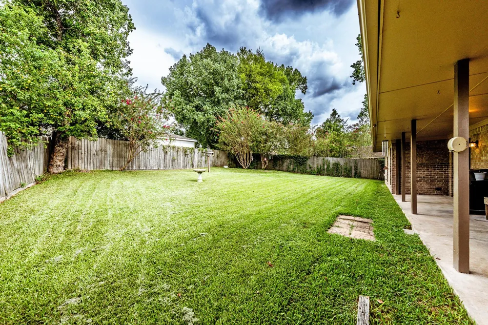 1623 Green Briar Drive Huntsville, TX 77340