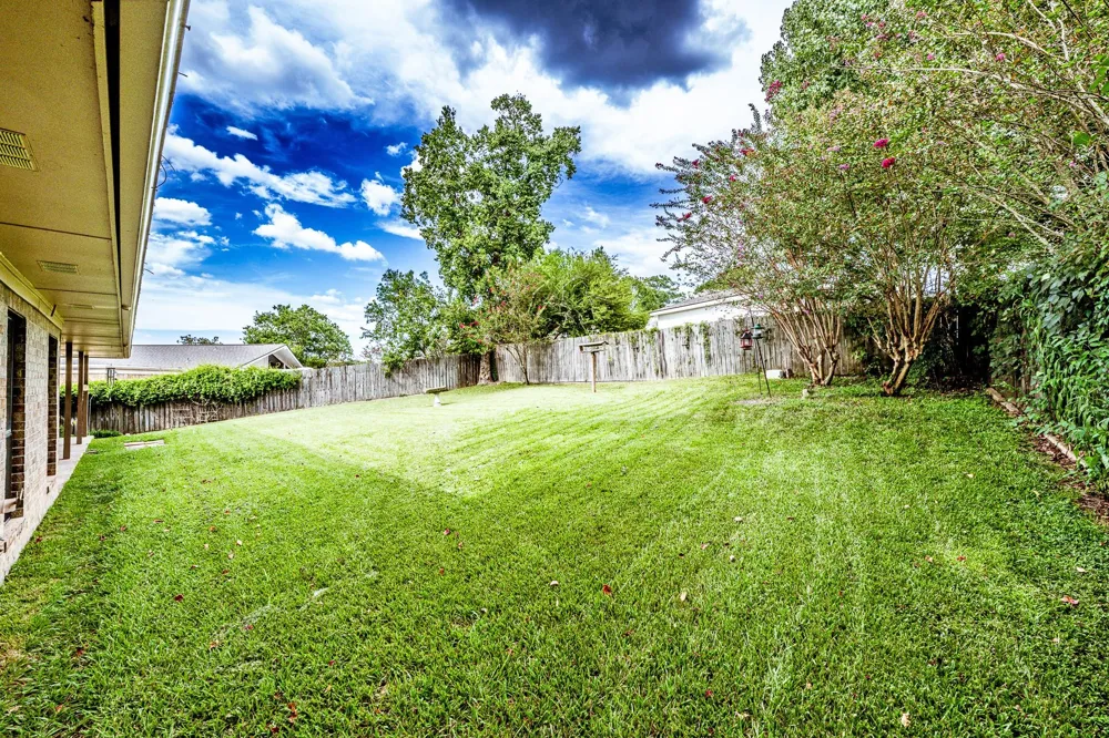 1623 Green Briar Drive Huntsville, TX 77340