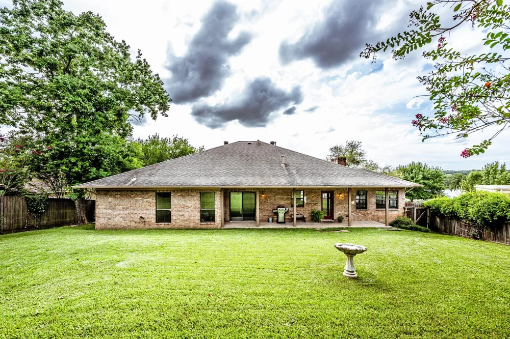 1623 Green Briar Drive Huntsville, TX 77340