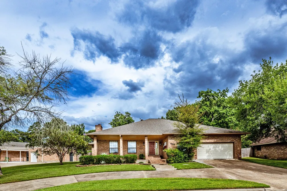1623 Green Briar Drive Huntsville, TX 77340