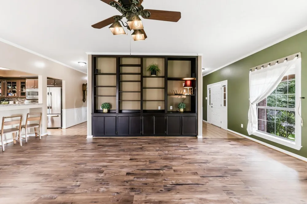 1623 Green Briar Drive Huntsville, TX 77340