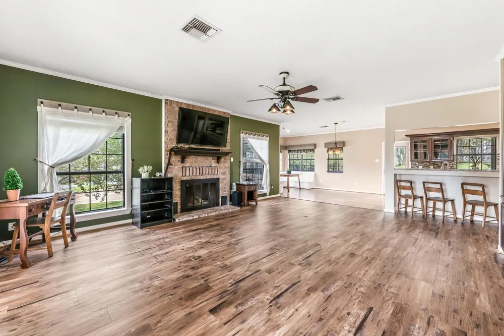 1623 Green Briar Drive Huntsville, TX 77340