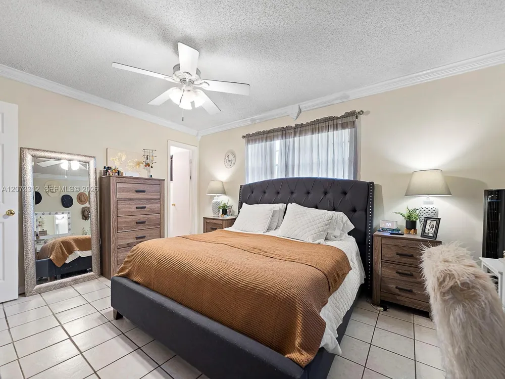 5009 SW 104th Ave Cooper City, FL 33328