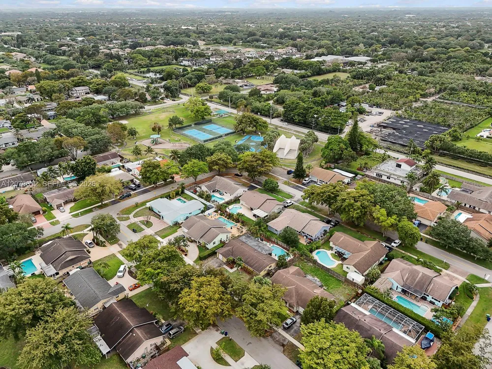 5009 SW 104th Ave Cooper City, FL 33328