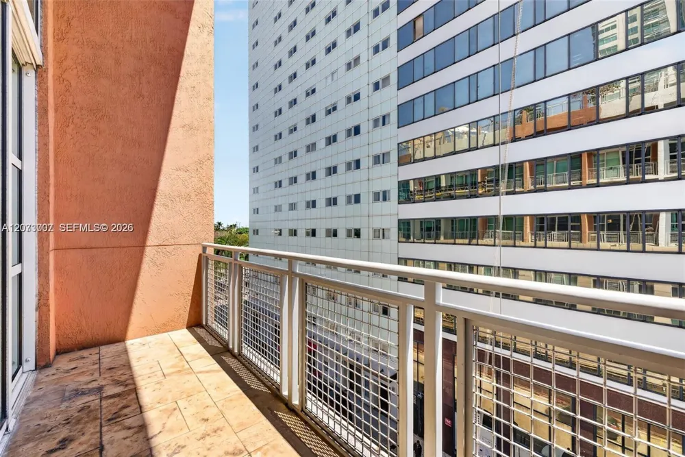253 NE 2nd St #424 Miami, FL 33132
