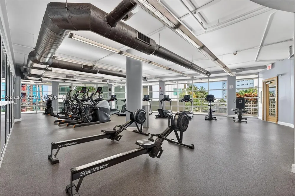 253 NE 2nd St #424 Miami, FL 33132