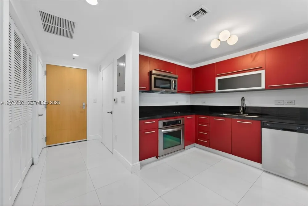 253 NE 2nd St #424 Miami, FL 33132
