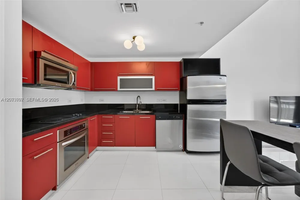 253 NE 2nd St #424 Miami, FL 33132