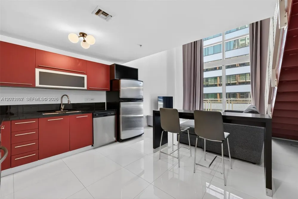 253 NE 2nd St #424 Miami, FL 33132