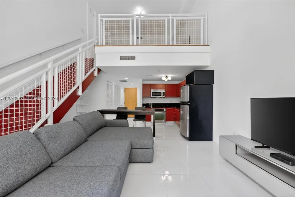 253 NE 2nd St #424 Miami, FL 33132