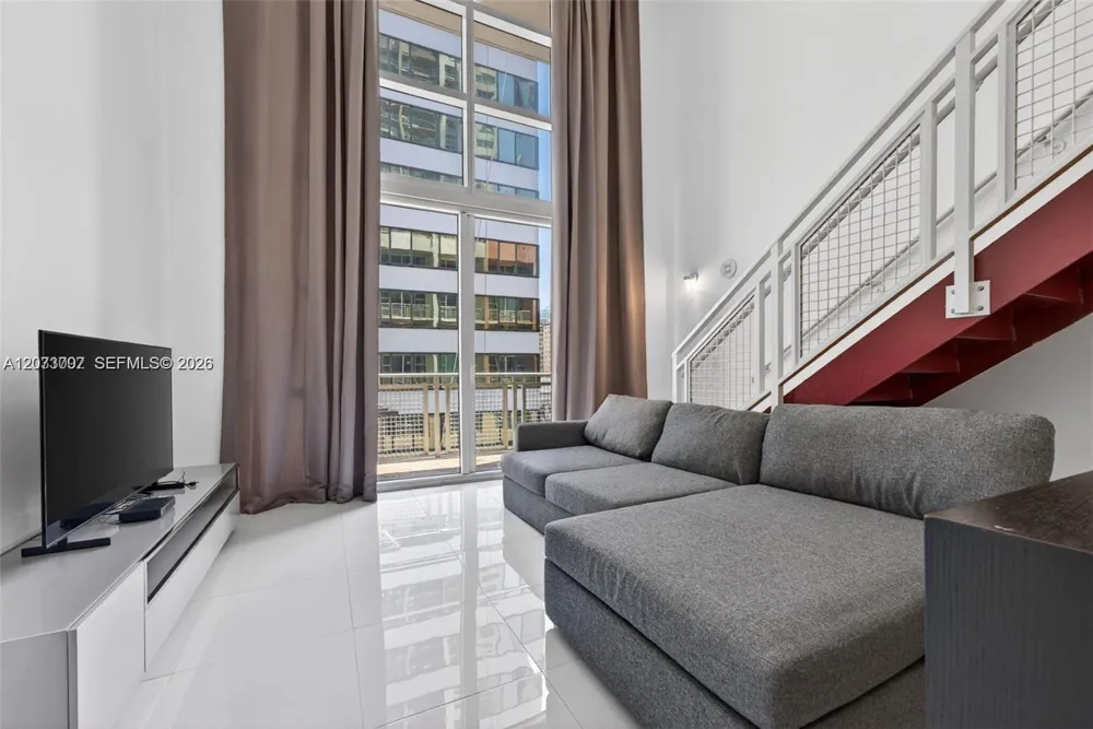 253 NE 2nd St #424 Miami, FL 33132
