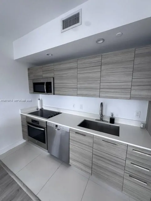 121 NE 34th St #1001 Miami, FL 33137