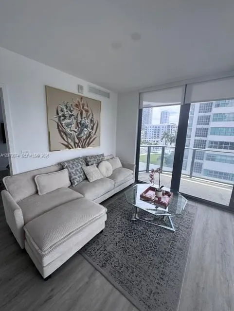 121 NE 34th St #1001 Miami, FL 33137