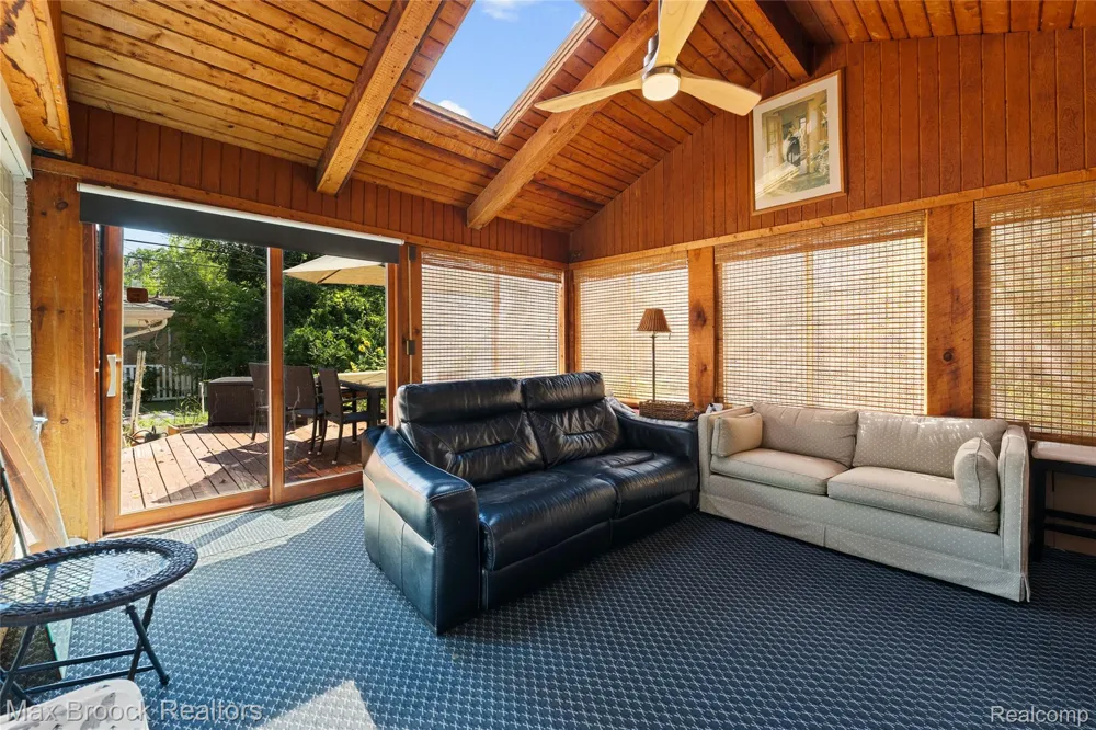 18135 Kinross Avenue Beverly Hills Village, MI 48025