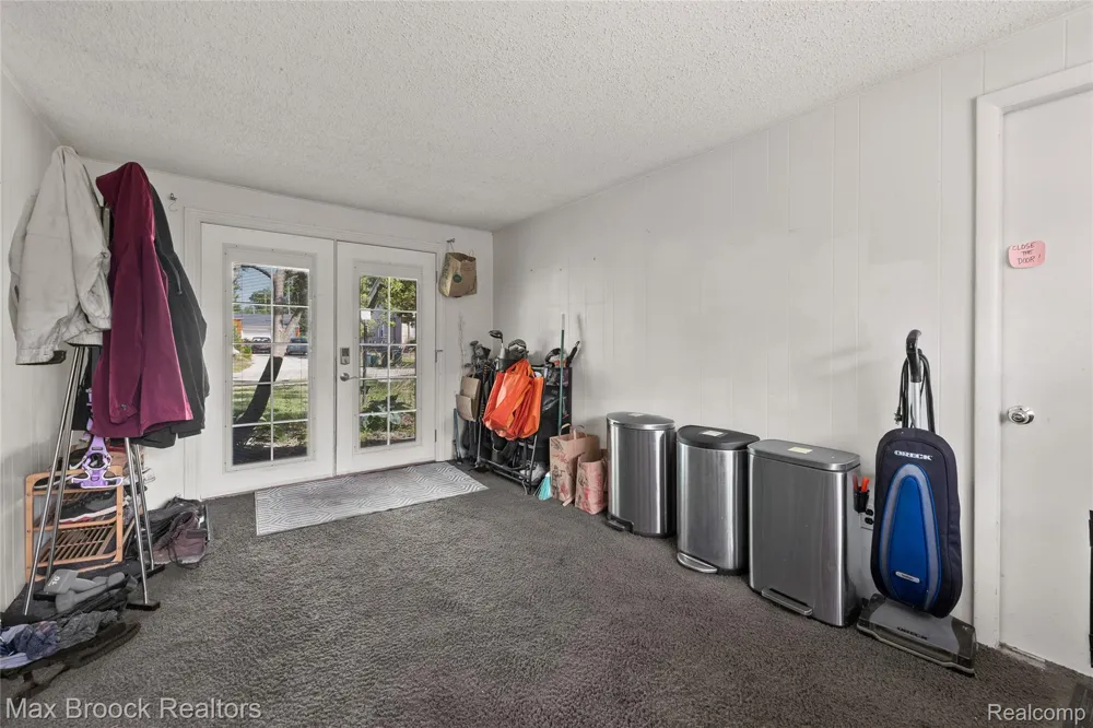 18135 Kinross Avenue Beverly Hills Village, MI 48025