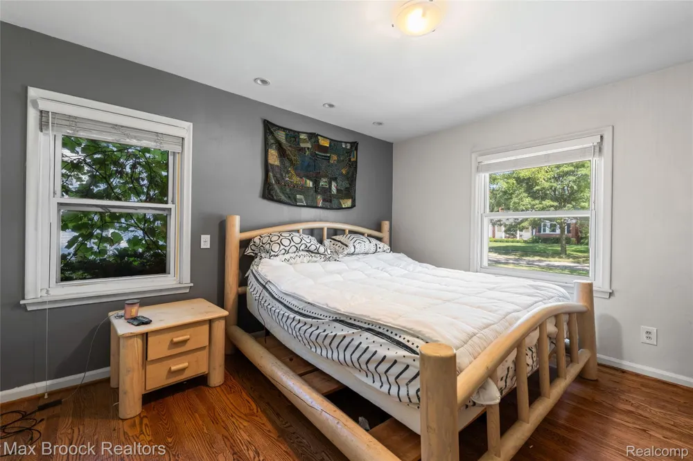 18135 Kinross Avenue Beverly Hills Village, MI 48025