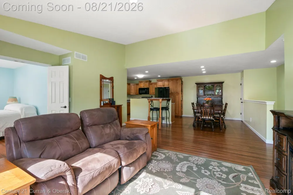 7981 Lawrence West Bloomfield Charter Township, MI 48322