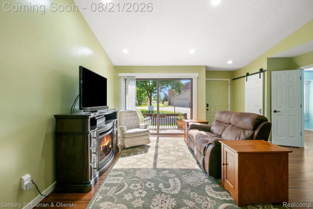 7981 Lawrence West Bloomfield Charter Township, MI 48322