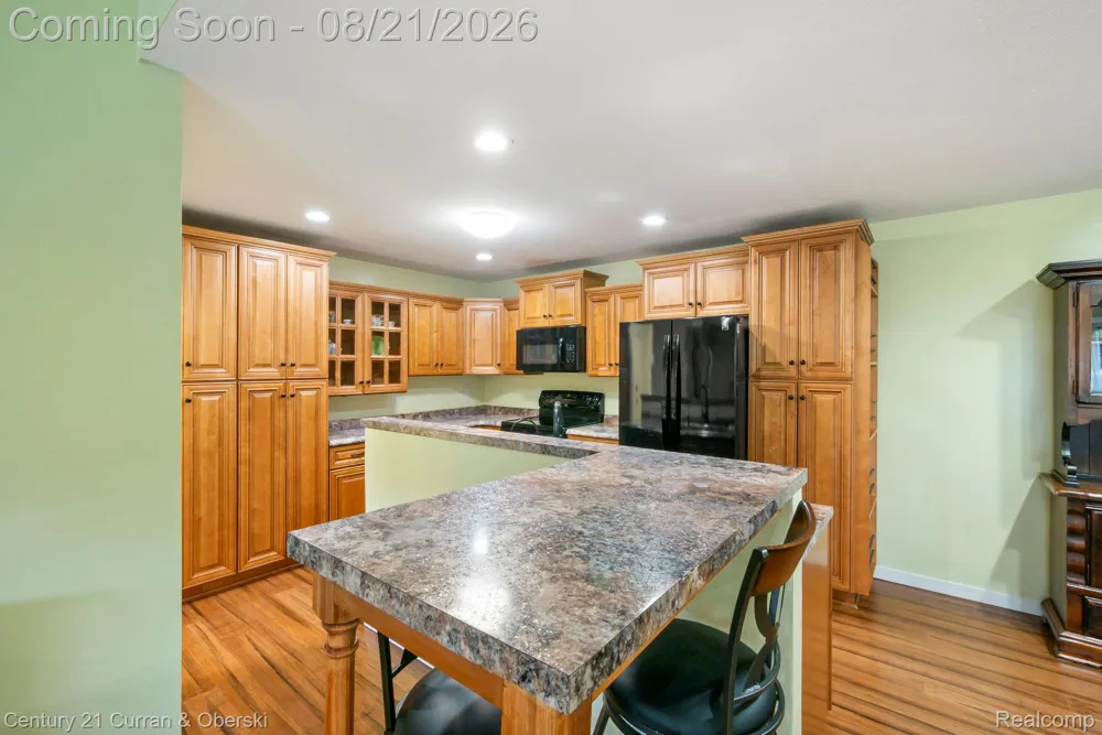 7981 Lawrence West Bloomfield Charter Township, MI 48322