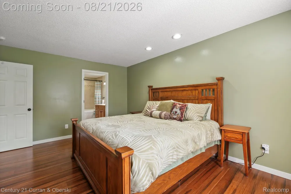7981 Lawrence West Bloomfield Charter Township, MI 48322