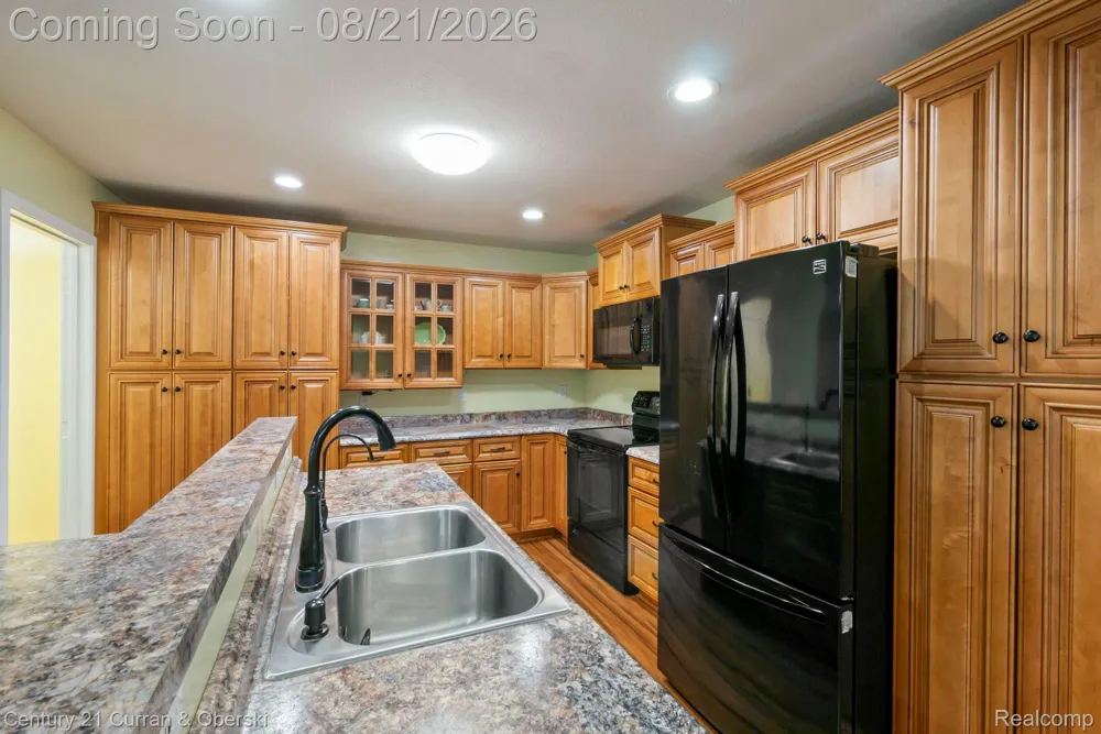 7981 Lawrence West Bloomfield Charter Township, MI 48322