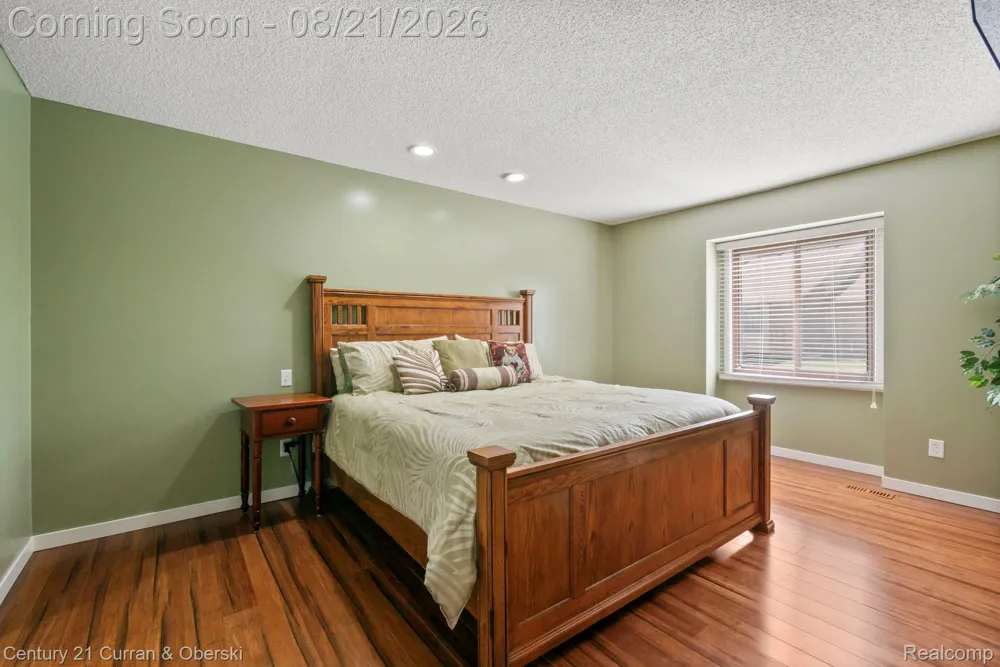 7981 Lawrence West Bloomfield Charter Township, MI 48322