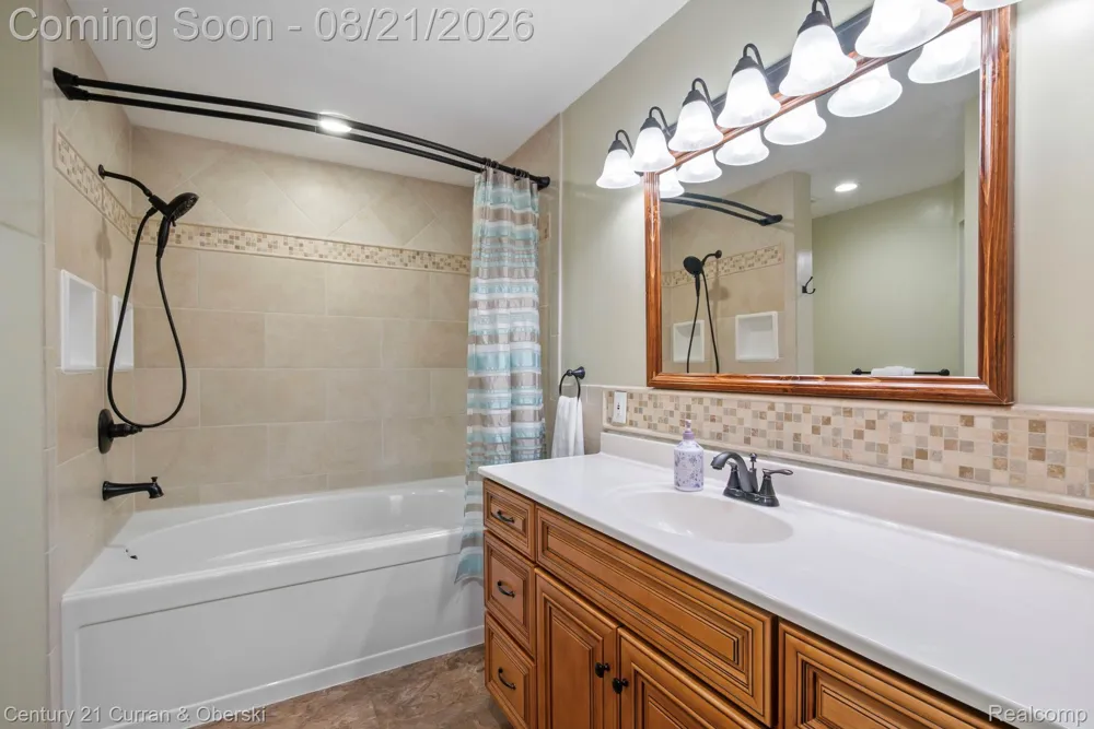 7981 Lawrence West Bloomfield Charter Township, MI 48322