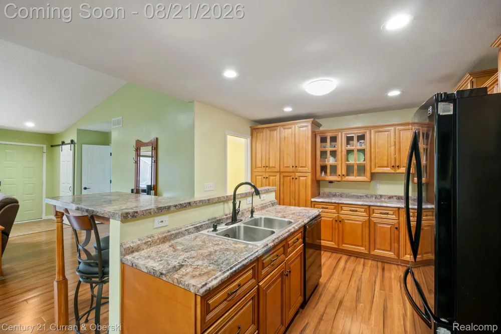7981 Lawrence West Bloomfield Charter Township, MI 48322