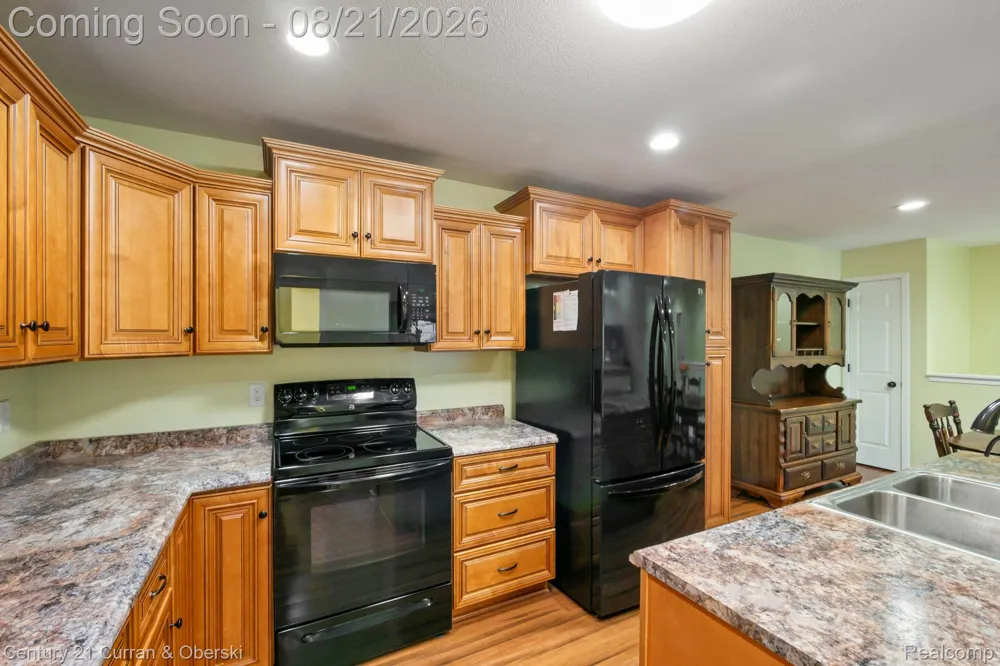 7981 Lawrence West Bloomfield Charter Township, MI 48322