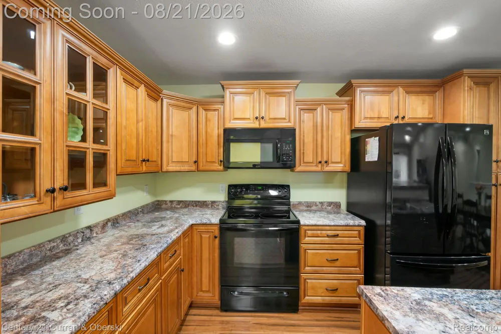 7981 Lawrence West Bloomfield Charter Township, MI 48322