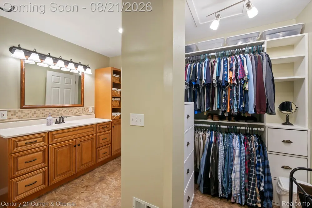 7981 Lawrence West Bloomfield Charter Township, MI 48322