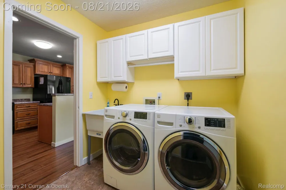 7981 Lawrence West Bloomfield Charter Township, MI 48322