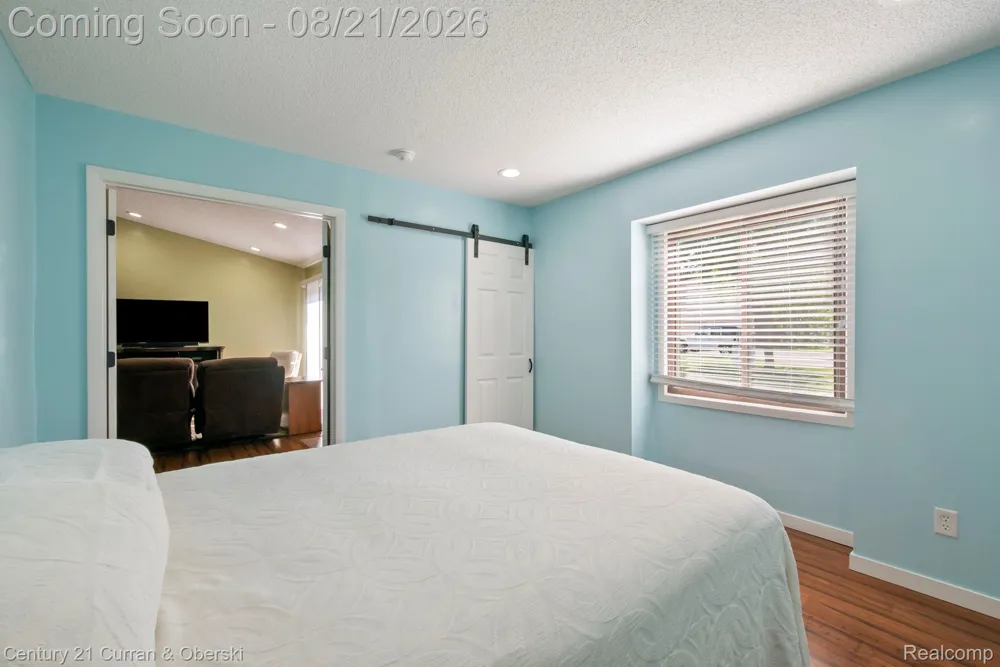 7981 Lawrence West Bloomfield Charter Township, MI 48322
